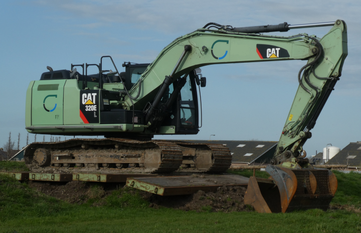 cat-excavator